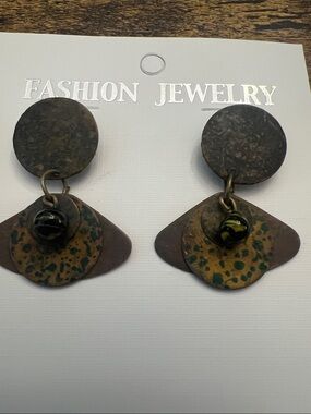 Fashion Jewelry Green Speckled Brass Dangle Earrings with Black Beads